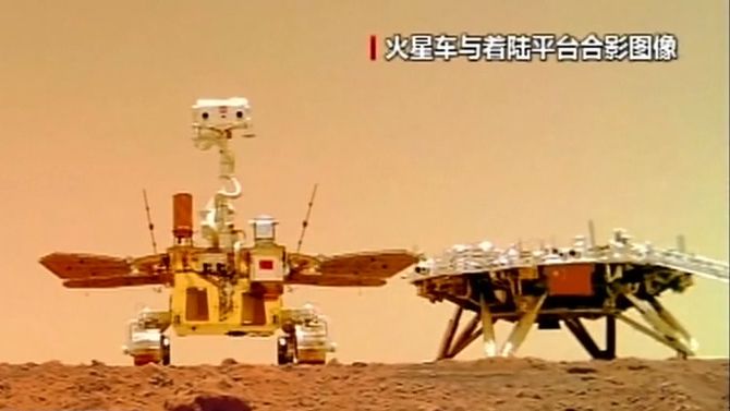 Video: Čína zveřejnila nové záběry z přistání na Marsu a rover v akci